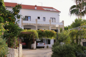 Apartments with a parking space Jelsa, Hvar - 5703